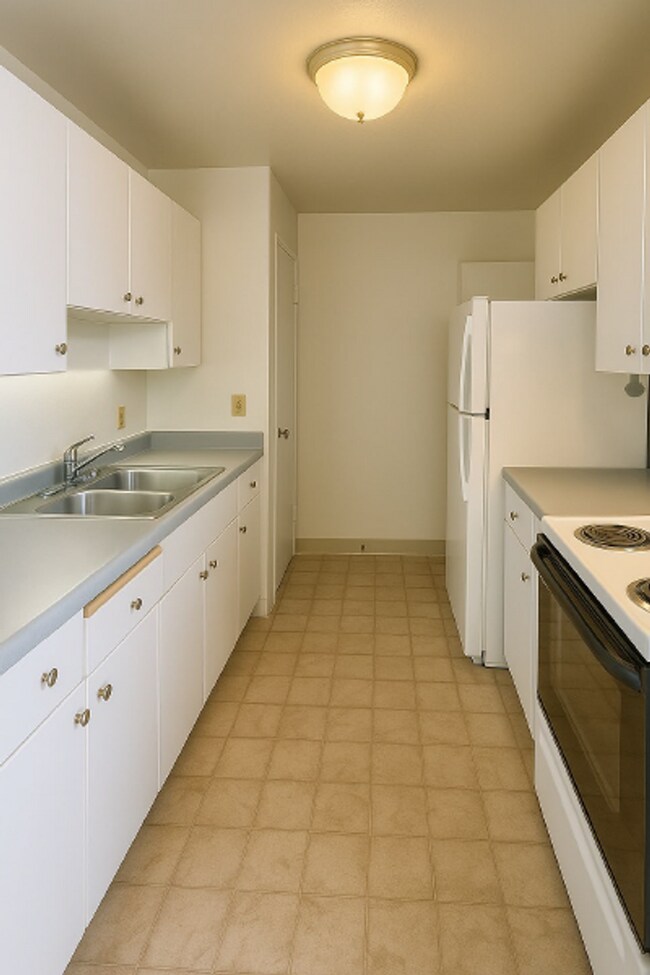 Building Photo - $500 MOVE IN SPECIAL!! One Bedroom Condo A...
