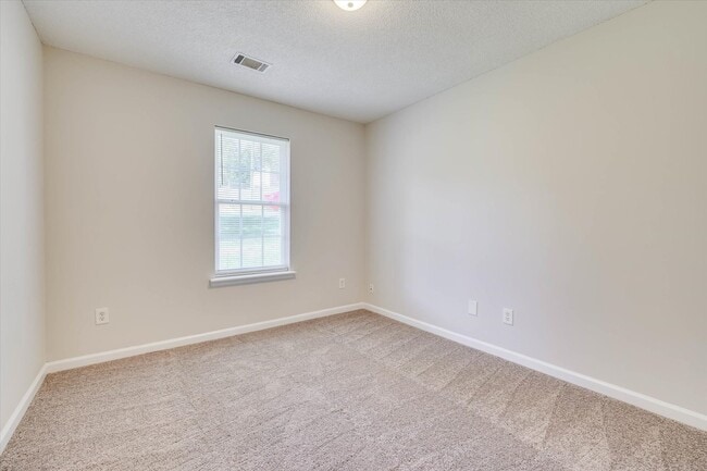Building Photo - 2811 Bennington Dr