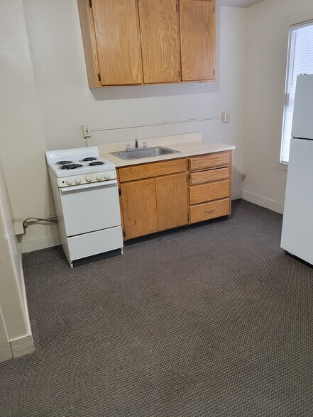 Building Photo - 393 S Eastern Ave