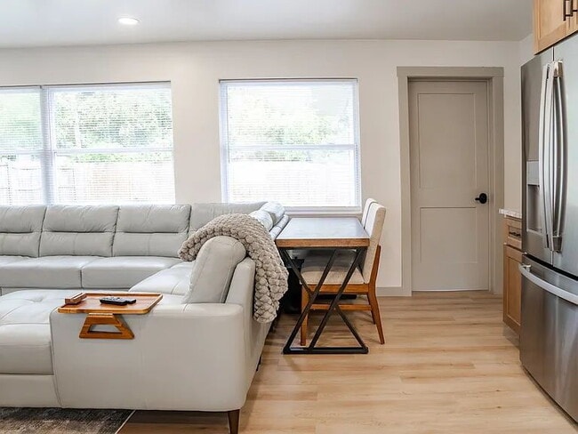 Building Photo - Cozy Updated Home Near Beaches, Shops & BayCare Ballpark