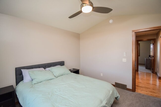 Building Photo - 2204 S Silverthorne Ave