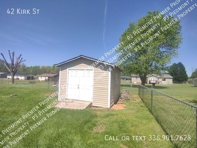 Building Photo - 42 Kirk St