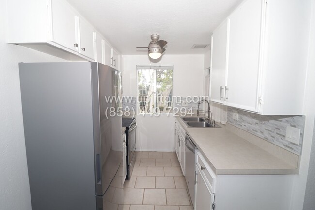 Building Photo - 1BR/1BA LA MESA w/ 2 Balconies near Lake M...