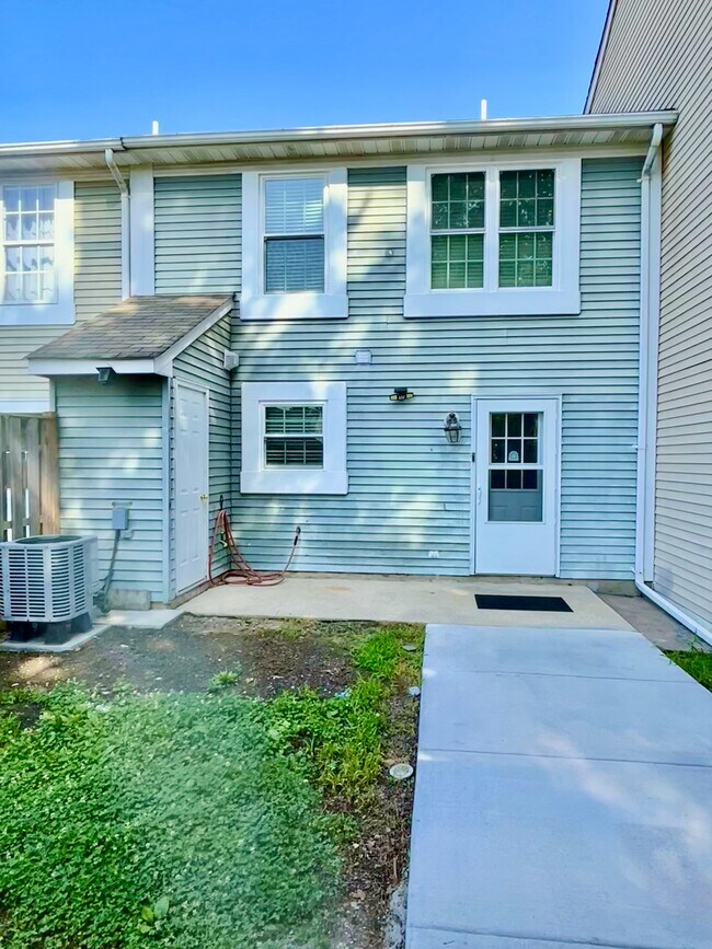Building Photo - 4194 Bluebird Dr