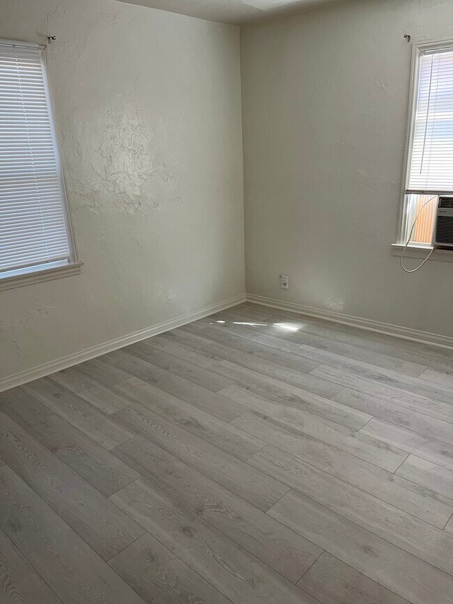 Building Photo - 1437 Lucile Ave