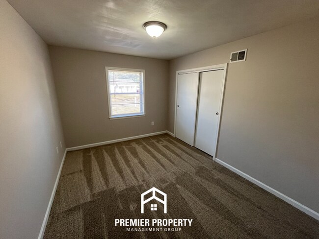 Building Photo - 211 Burwood Dr