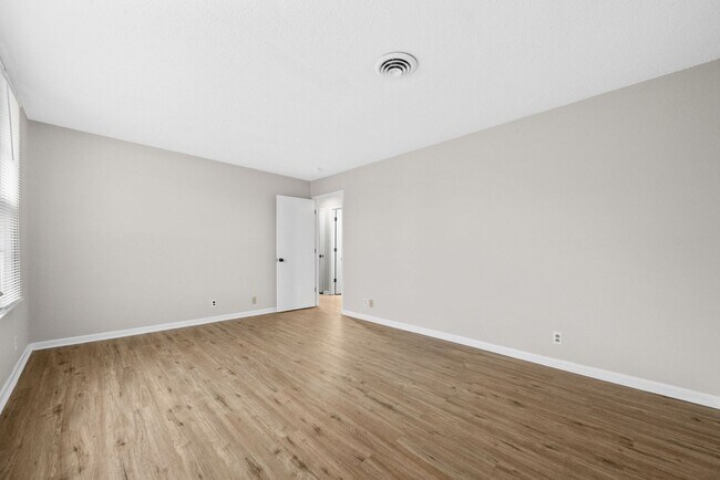 Building Photo - 125 Tandy Dr