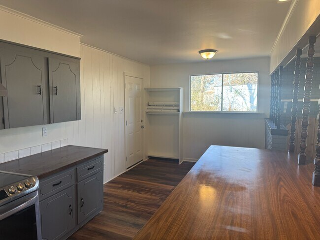 Building Photo - 6119 Jeanne Dr