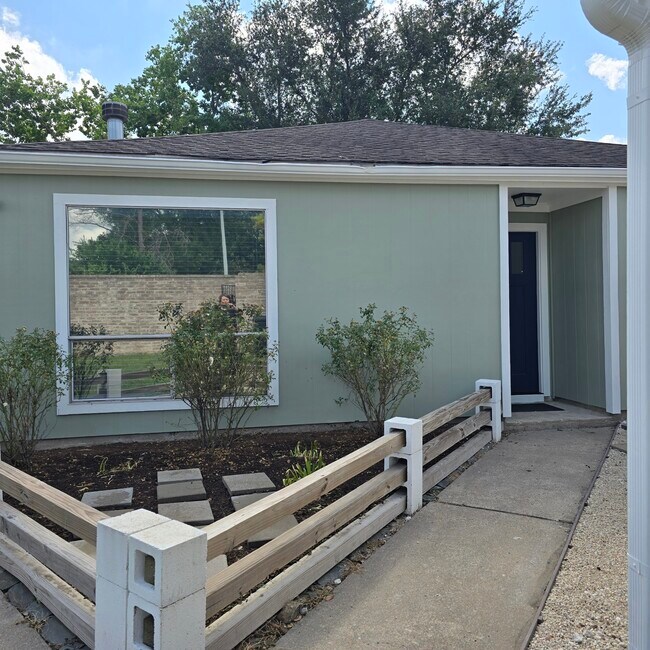 Building Photo - 3535 Upfield Dr