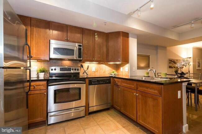 Building Photo - 616 E Street NW Unit 246