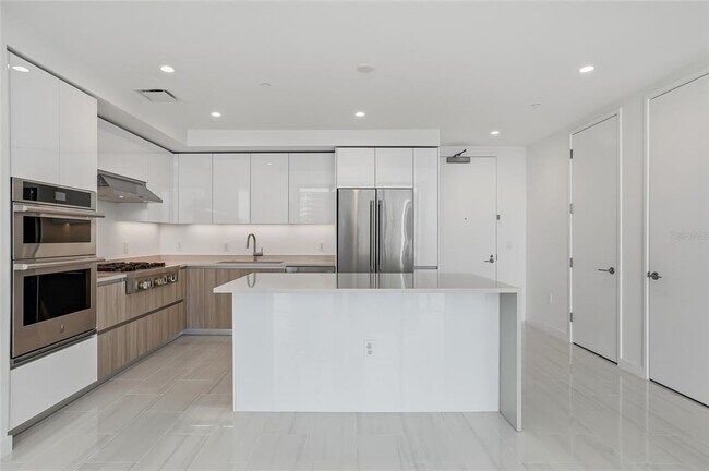 Building Photo - 400 Central Ave