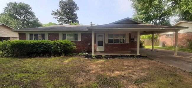 Primary Photo - 114 Apache Dr