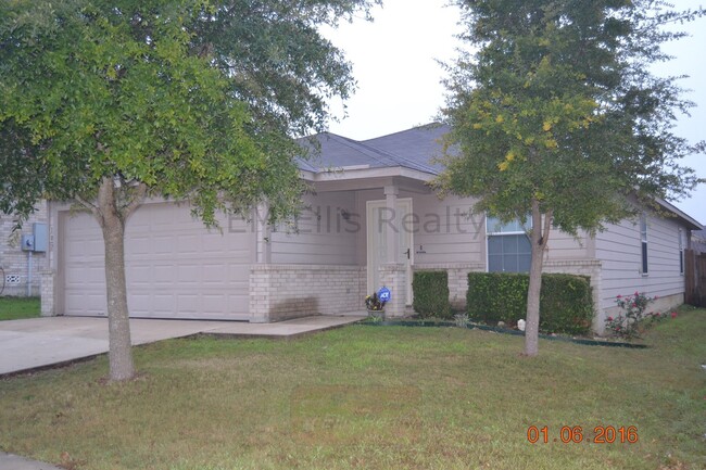 Building Photo - Beautiful 4 bedroom 2 full bath 2 car gara...