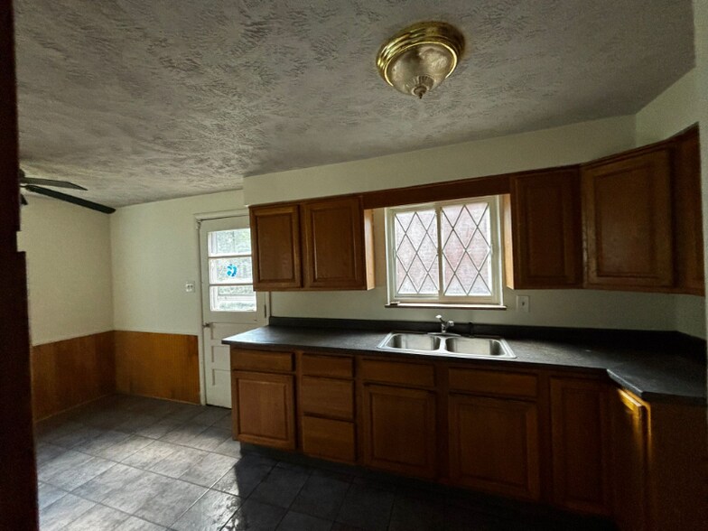 Building Photo - 3107 Idaho St