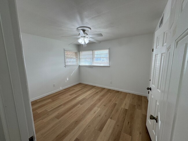 Building Photo - MOVE IN SPECIAL!! Central Lubbock-Beautifu...