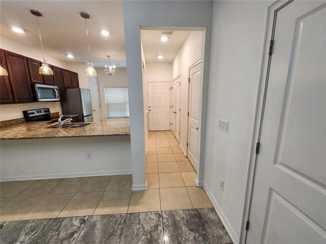 Building Photo - 1112 Hillhurst Dr