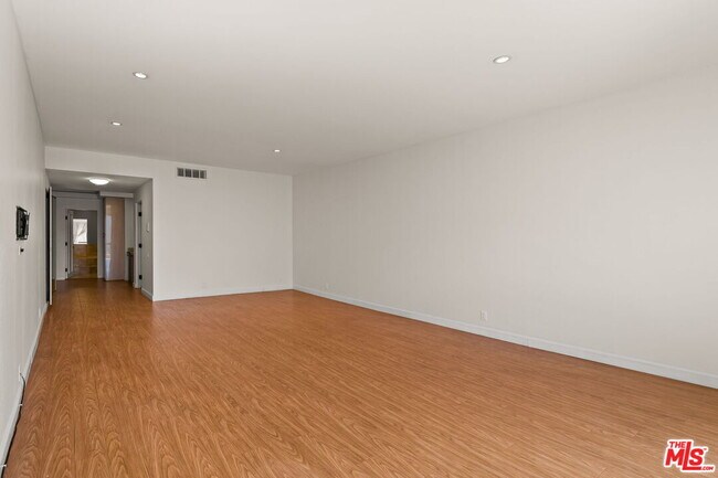 Building Photo - 1210 Kings Rd