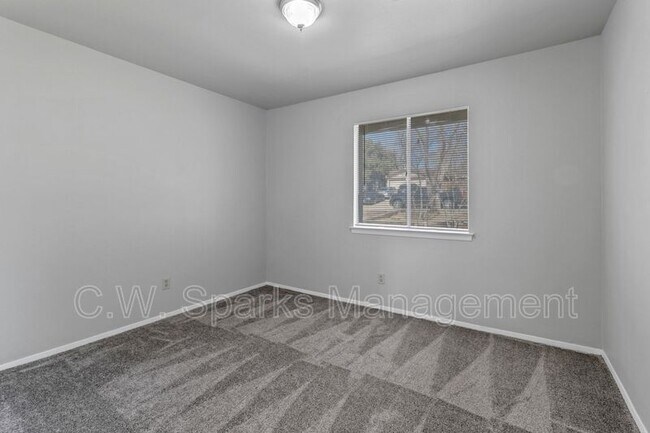 Building Photo - 1020 Mountview Dr
