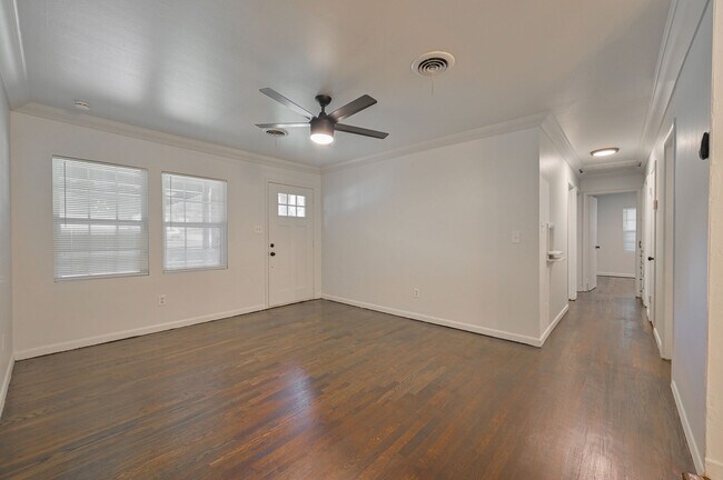 Building Photo - 3501 Sycamore Dr