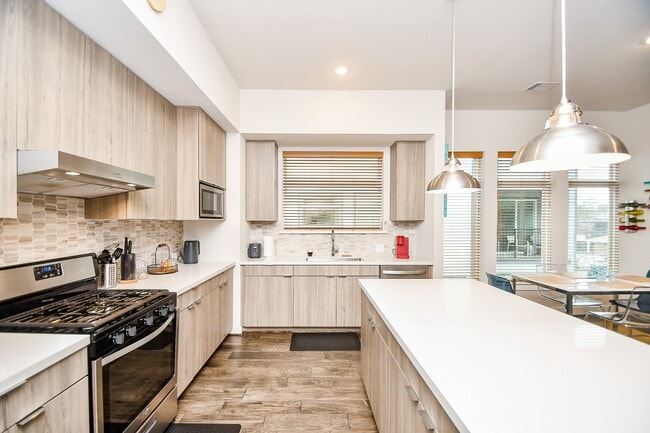 Building Photo - 5811 Fairdale Ln