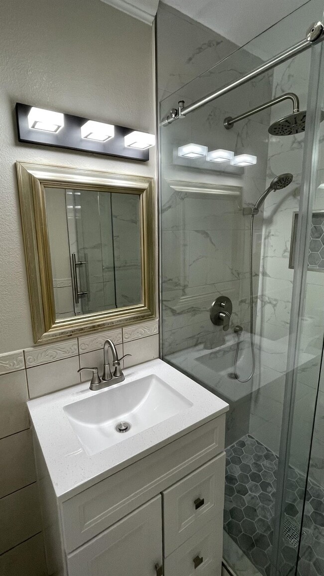 Building Photo - 5138 W 141st St