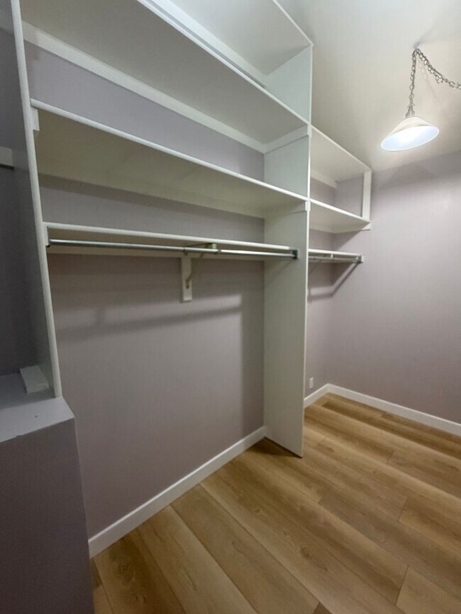 Building Photo - GORGEOUS SPACOUS HOMESTEAD!!!