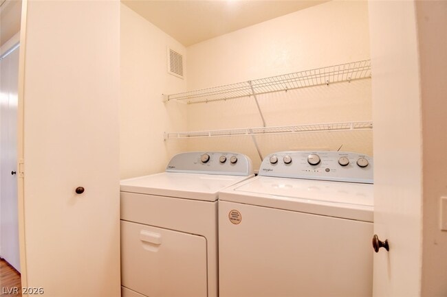 Building Photo - 1900 Villa Palms Ct