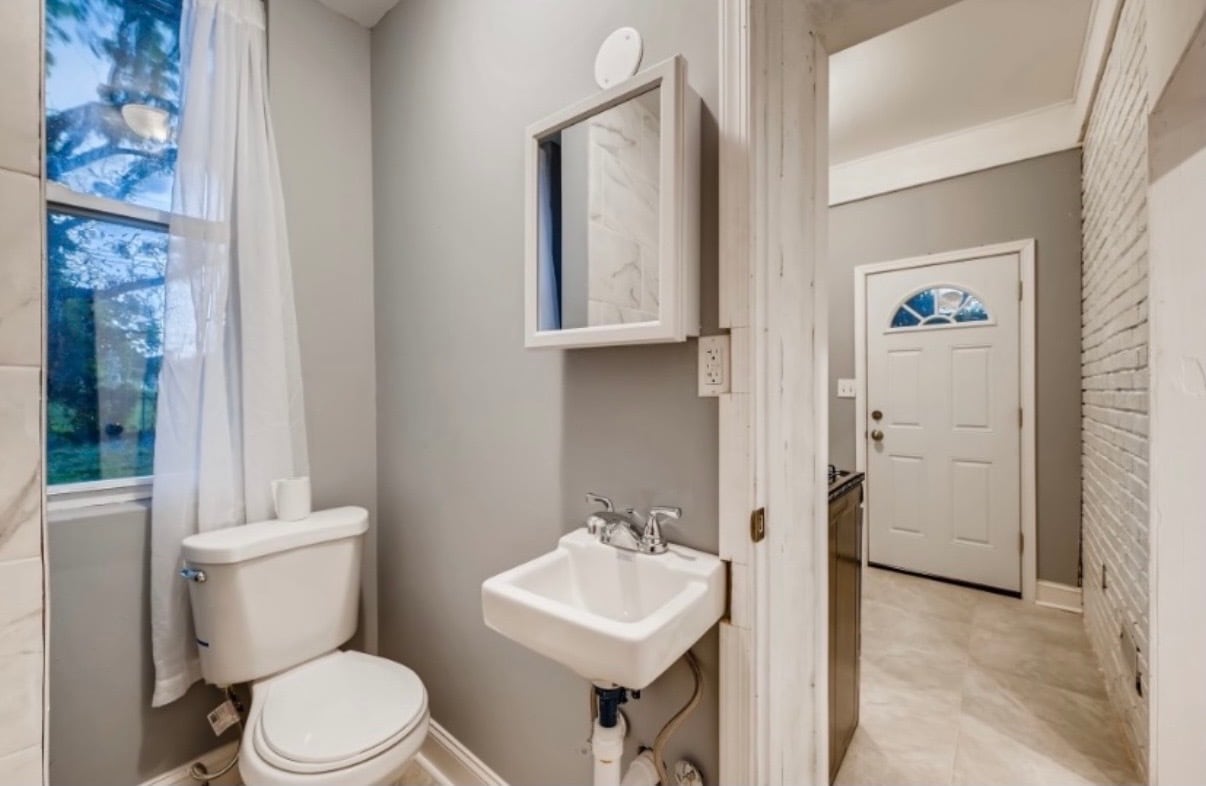 Bathroom - 2814 Montebello Ter