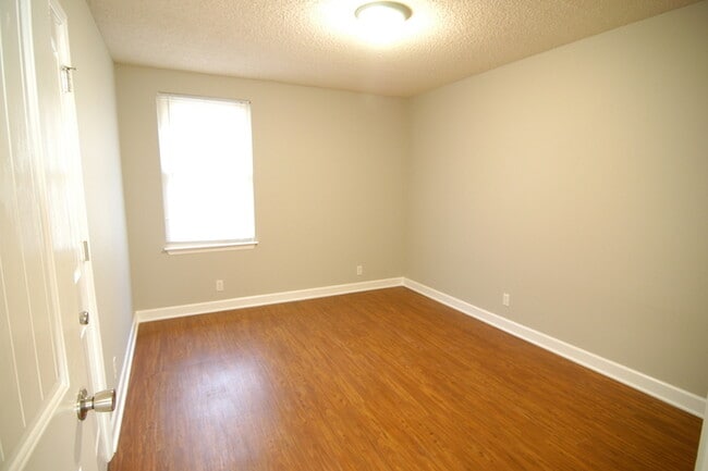 Building Photo - Inglewood Duplex Available Now!