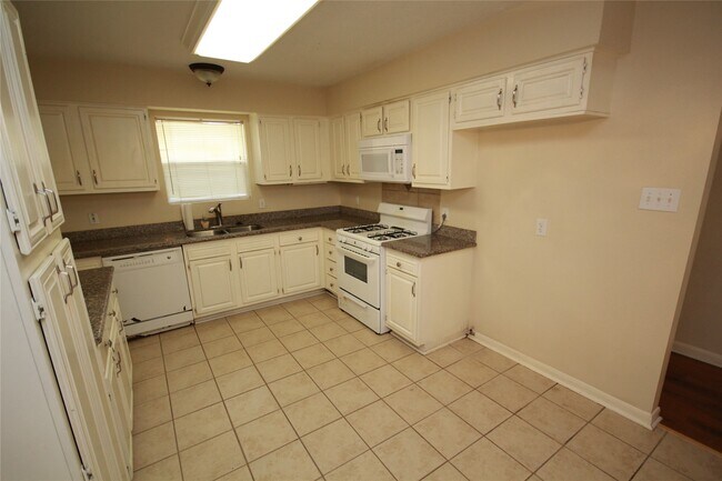 Building Photo - 5302 Town Park Blvd