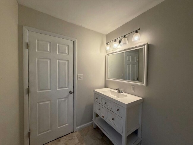 Building Photo - 307 4th St