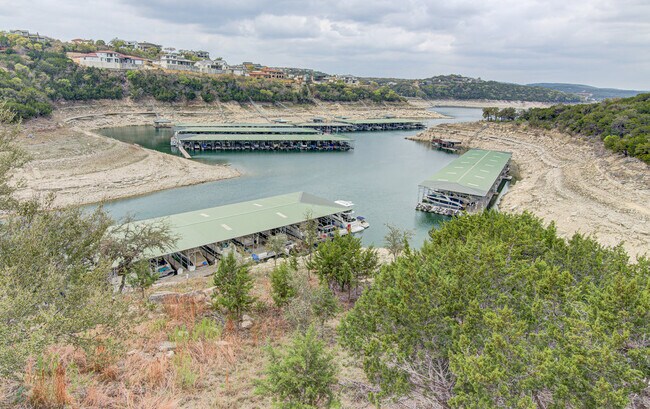 Building Photo - 107 Cascading Water Pl