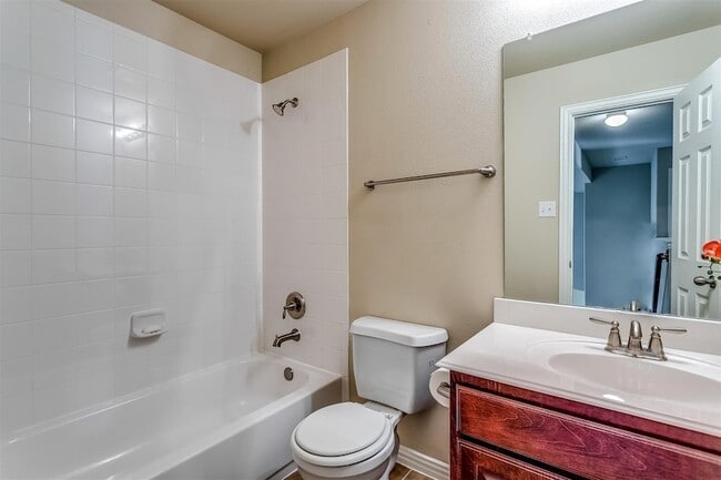 Building Photo - 3649 Vienna St