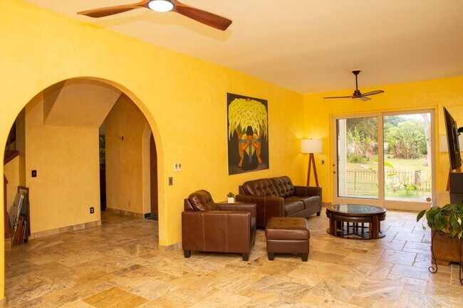 Building Photo - Spacious 4-Bedroom Retreat in Haiku with S...
