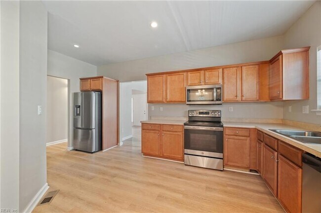 Building Photo - 318 W 31st St