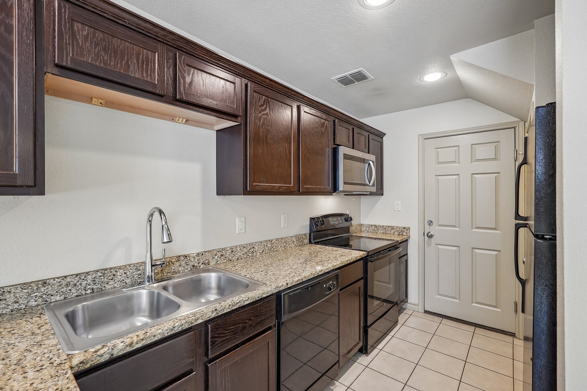 Building Photo - 2313 Sailing Way N