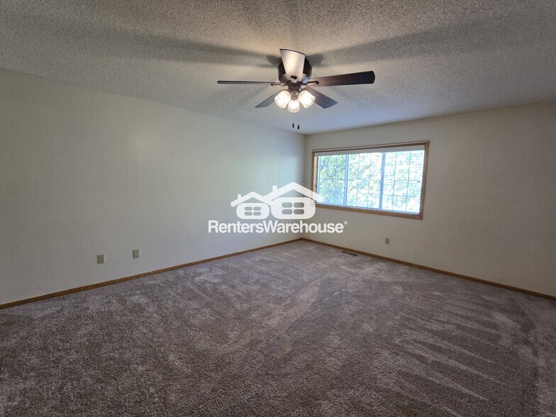 Building Photo - 10962 Highland Rd