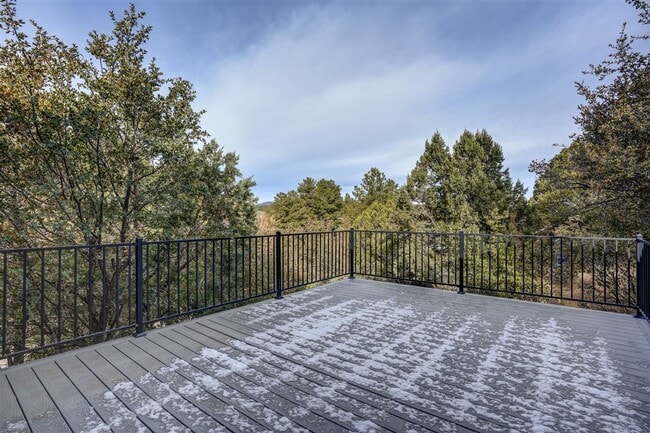 Building Photo - 3 bedroom, 2 bathroom home in Forest Hylands!