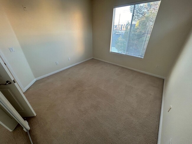 Building Photo - ADORABLE 2 BEDROOM 2 BATHROOM CONDO LOCATED IN A GATED COMMUNITY