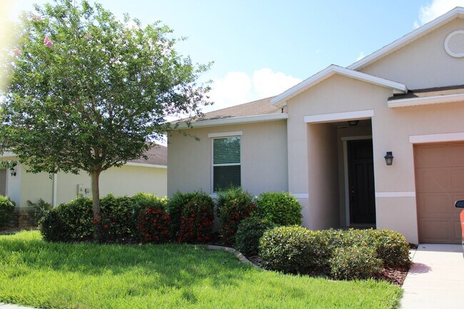 Building Photo - "Stunning 3 Bed/2 Bath Home with Lake View...