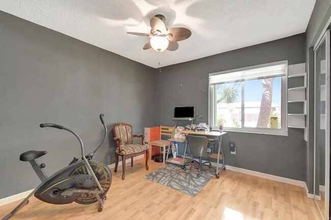 Building Photo - 5340 SW 115th Ave