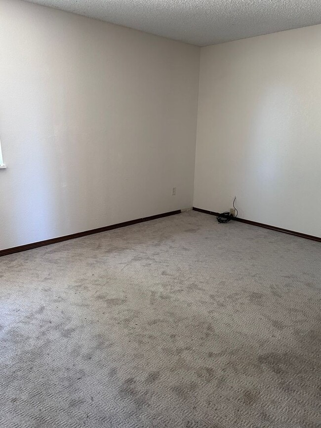 Building Photo - Updated 4BR Home in Renton's Victoria Park Neighborhood!