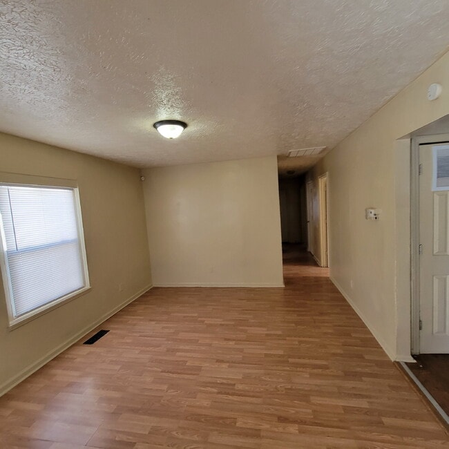 Building Photo - East side 4 Bedroom