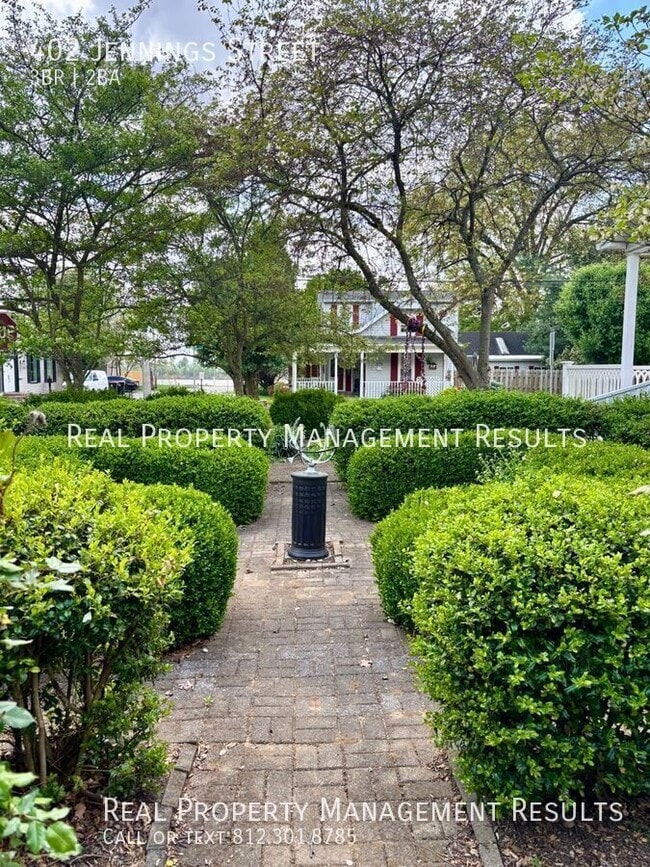 Building Photo - 402 W Jennings St