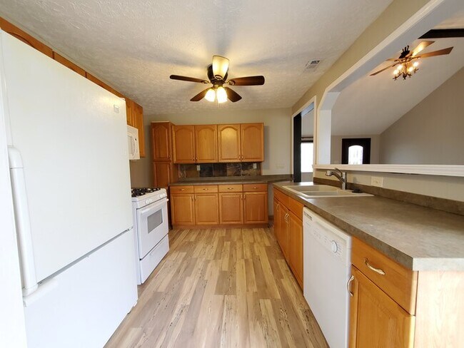 Building Photo - 1915 Little Ave