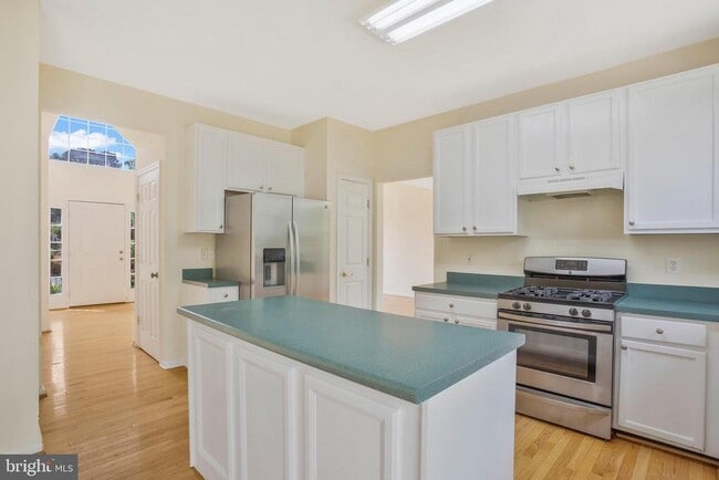 Building Photo - 9112 Granite Ct