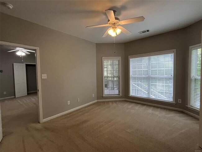 Building Photo - 704 Emerald Dr