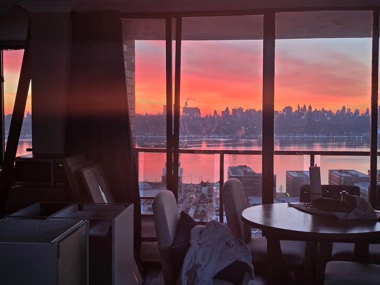 Building Photo - 9060 Palisade Ave