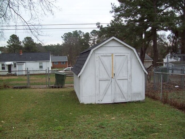 Building Photo - 648 Williams St