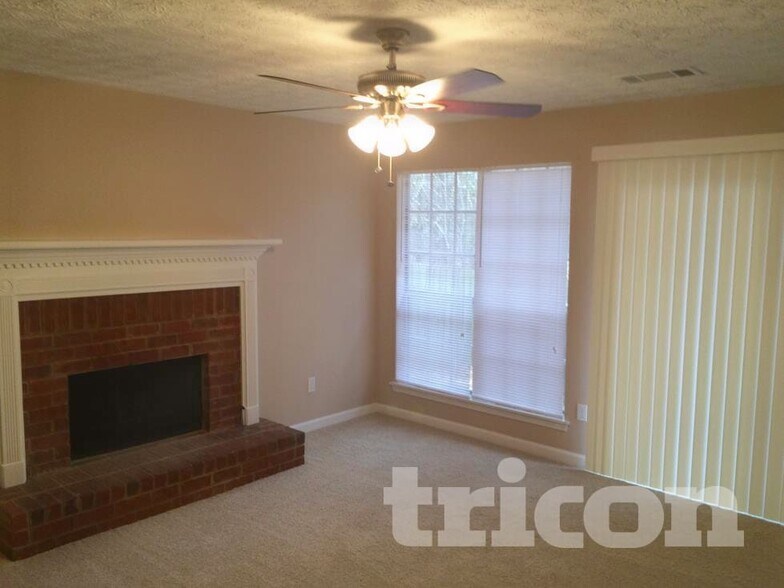 Building Photo - 8437 Glenwoods Dr